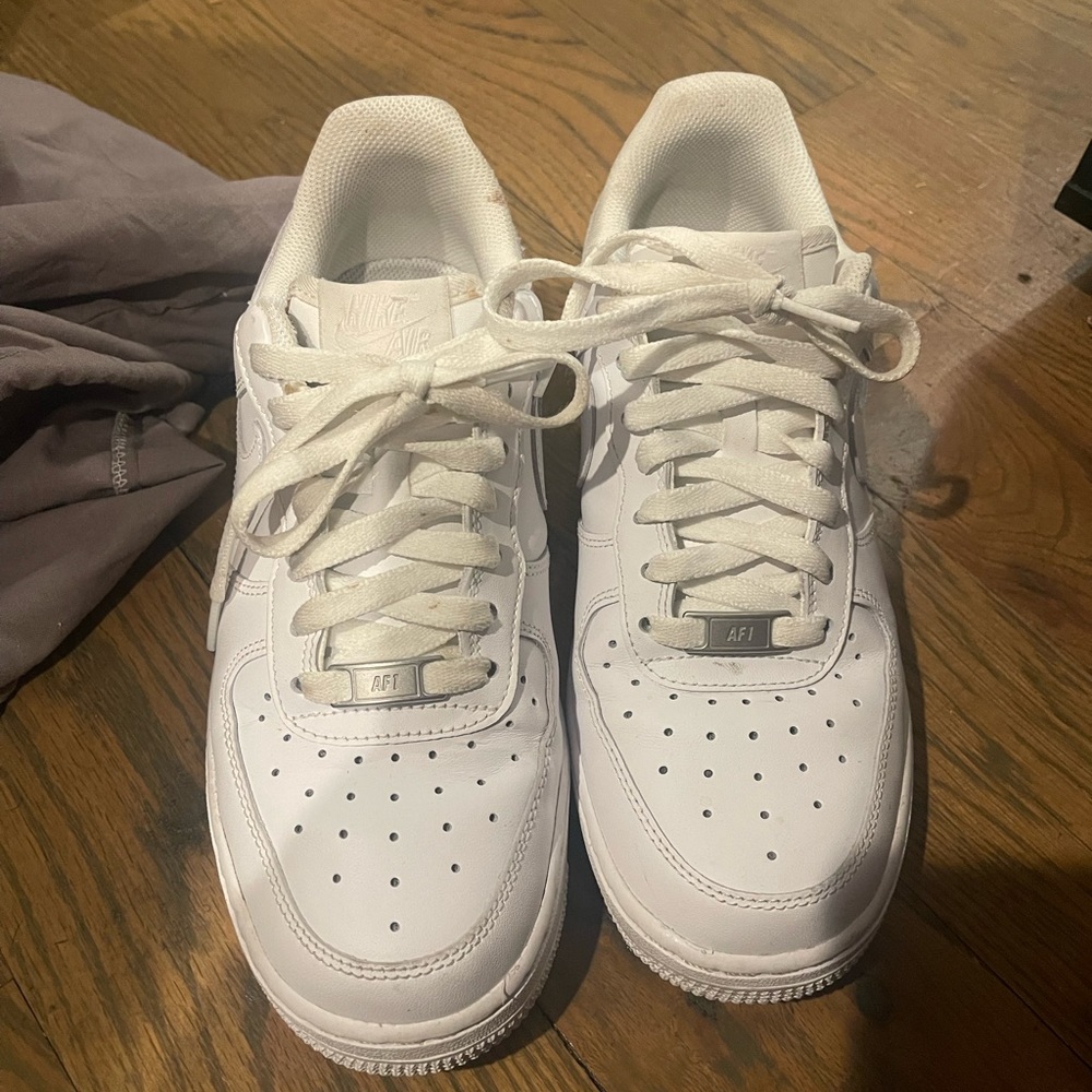 White Nike Air Force 1
